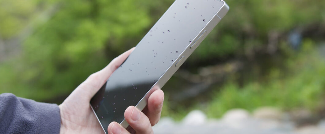 A side view of someone holding the Samsung Galaxy S25 Ultra.